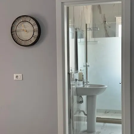 L&r Nest Τίρανα