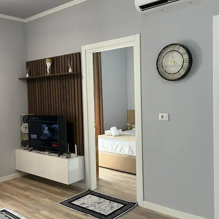 L&r Nest * Τίρανα